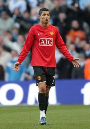 阿尔梅达谈德比失利：我很难过，球队总在关键比赛中失误（阿尔梅达评德比败局：心情沉重，关键战球队屡犯错）