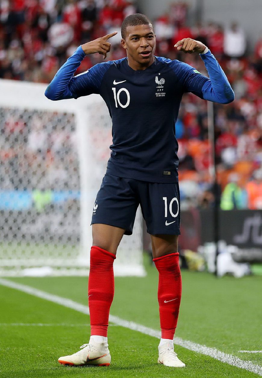 赵佳楠：我们拥有全世界最好的球迷，非常感谢大连球迷的支持（赵佳楠：大连球迷是世界最佳，感谢你们的支持）