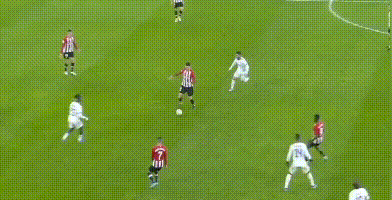 足球国足训练课发生小插曲，球员被逗笑（国足训练课突发趣事，球员忍俊不禁）