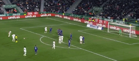 伊萨克数据：上场68分钟1次射门，未能进球，传球11次（伊萨克本场数据：出战68分钟，1次射门未破门，完成11次传球）