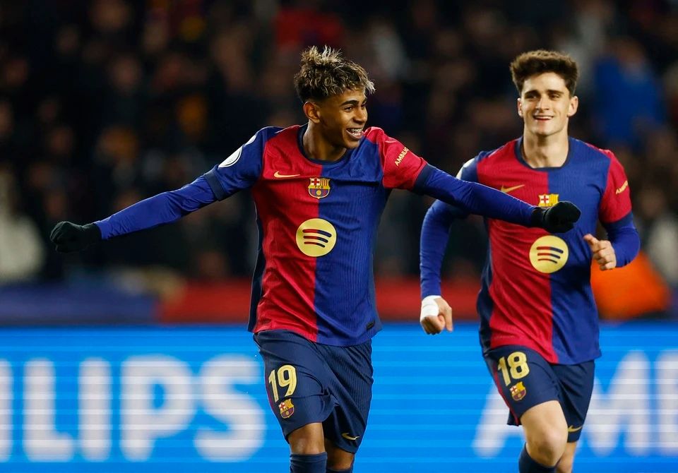 外媒：下赛季欧冠联赛阶段用球将采用白+薄荷绿+紫创新配色（外媒称：下赛季欧冠联赛阶段比赛用球将启用白、薄荷绿与紫的全新配色）