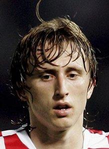 大乌龙！勇士队记：库里是左腿遭遇股四头肌挫伤，而不是右腿（闹乌龙！勇士记者更正：库里伤在左腿股四头肌，非右腿）