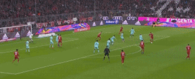 亚泰为客场全勤球迷颁发纪念证书，谭龙、徐浩峰等人参与颁奖（谭龙、徐浩峰等为亚泰客场全勤球迷颁发纪念证书）