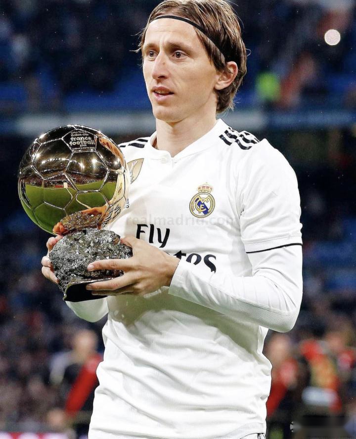 若昂-内维斯：B费帮助我更快融入葡萄牙队，可以做真实的自己（若昂-内维斯：B费的支持让我迅速融入葡萄牙队，也能做回真实的自己）