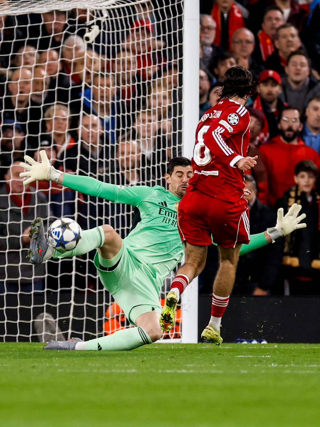 凯恩73场德甲比赛进75球，比同期进球数第二的吉拉西多21球（凯恩德甲73场75球，同期进球数领先吉拉西21球）